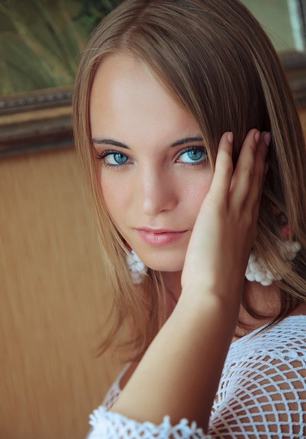Зоя, 25